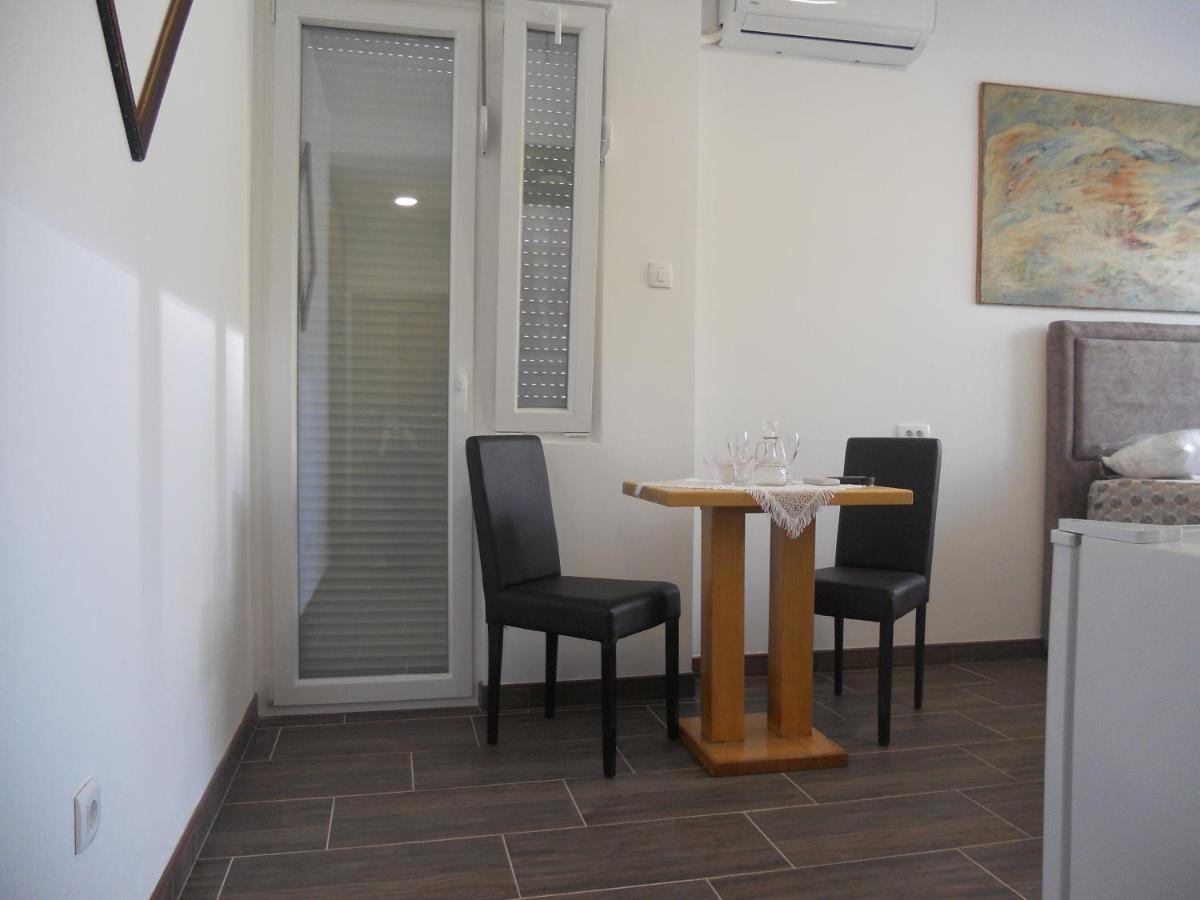 Apartmani Bonaca U Centru Niksica ภายนอก รูปภาพ